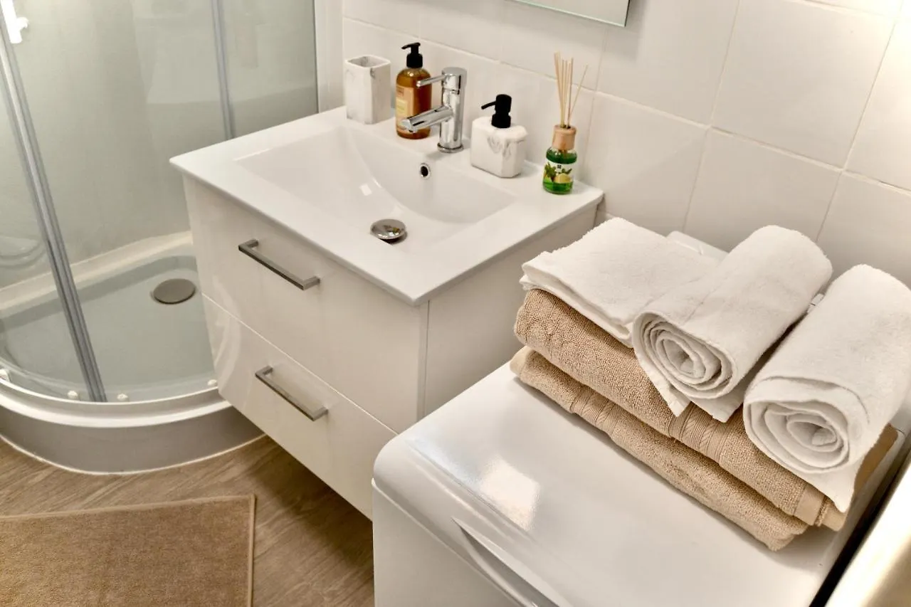 Cocon Marseillais, Centre-Ville, Vieux-Port - Rue Paradis, Renove, Climatise, 2Pers Marseille 0*,  France