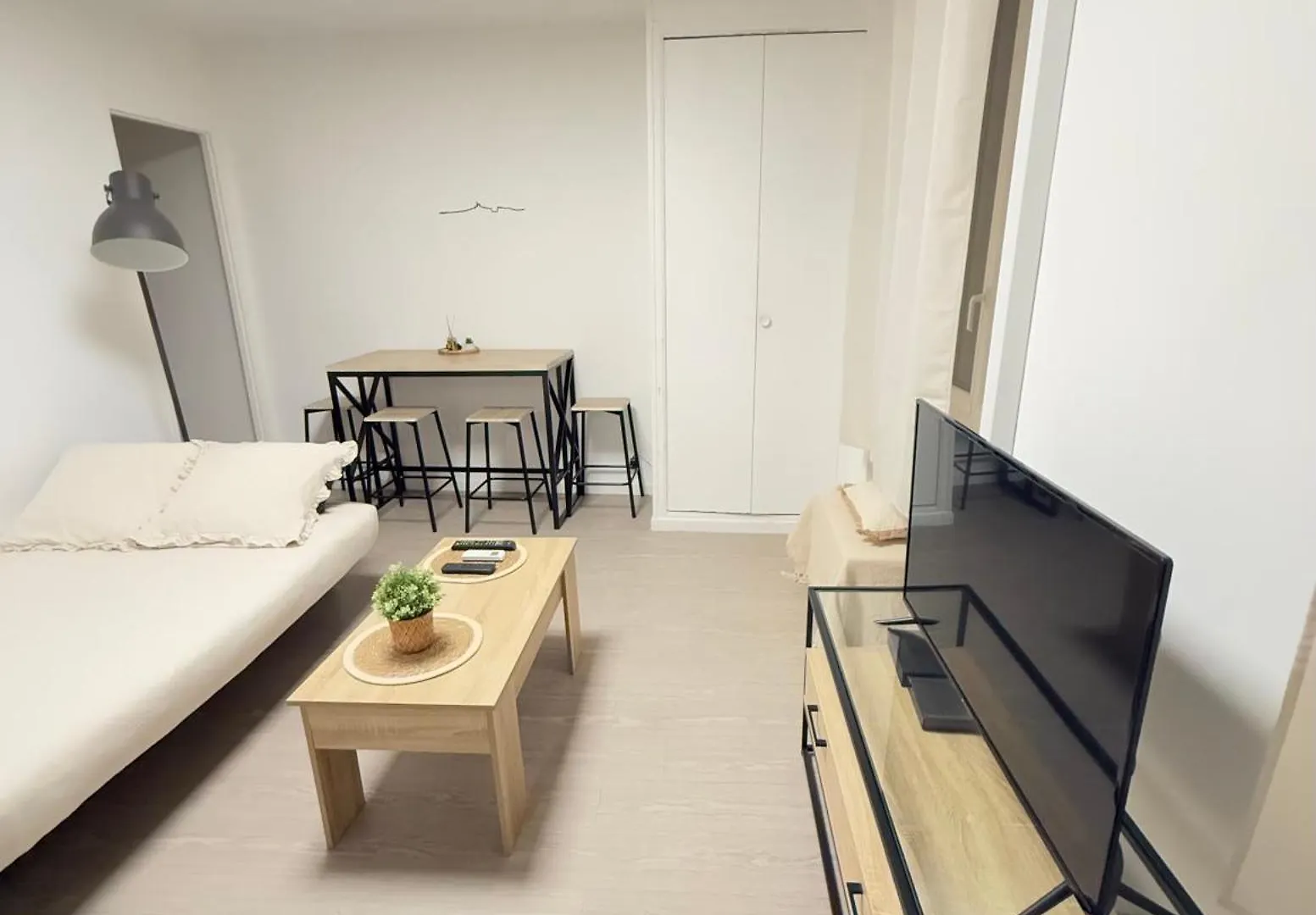 Apartment Cocon Marseillais, Centre-Ville, Vieux-Port - Rue Paradis, Renove, Climatise, 2Pers Marseille